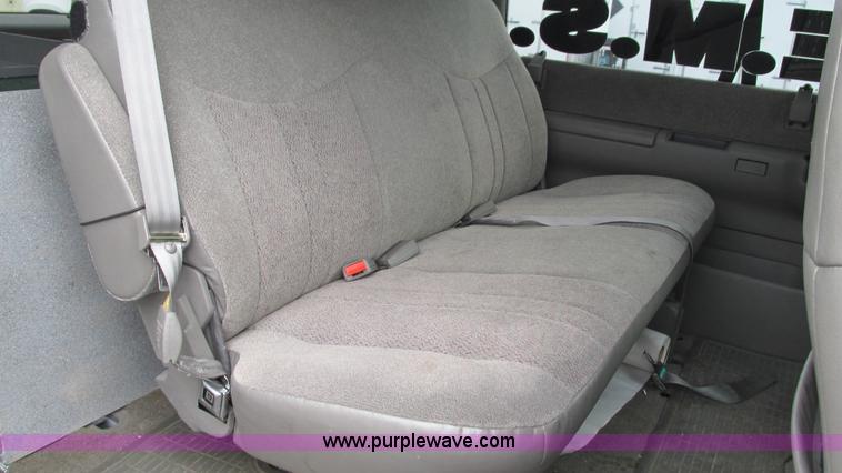 image for item L5254 2002 Chevrolet Astro van