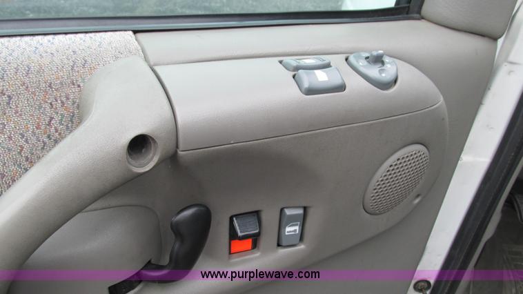 image for item L5254 2002 Chevrolet Astro van