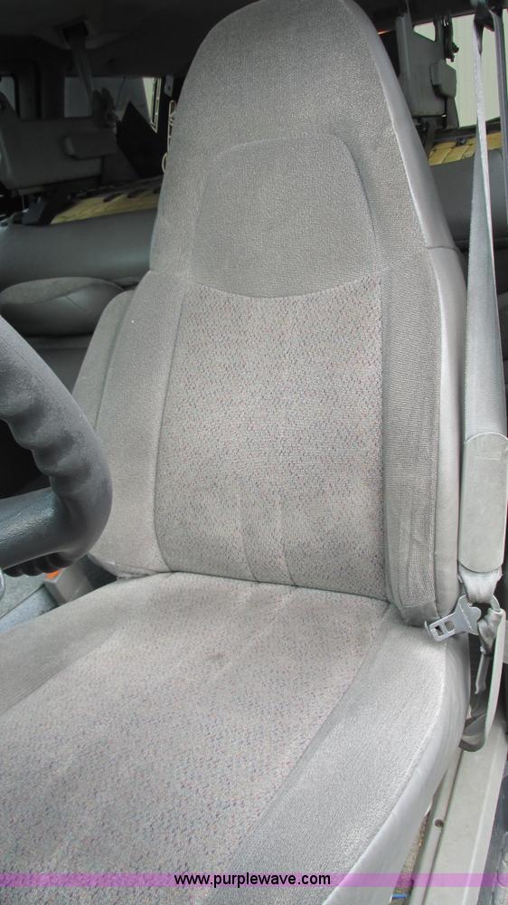 image for item L5254 2002 Chevrolet Astro van