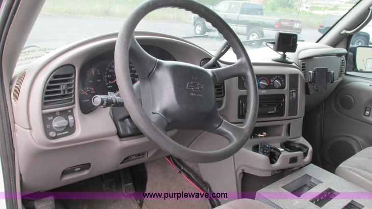 image for item L5254 2002 Chevrolet Astro van