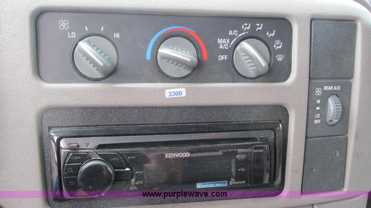 image for item L5254 2002 Chevrolet Astro van