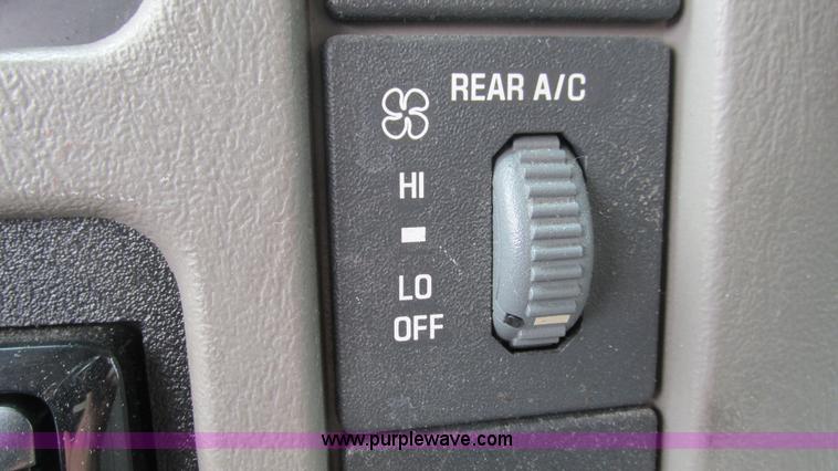 image for item L5254 2002 Chevrolet Astro van