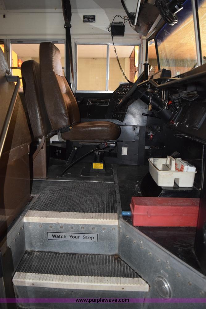 image for item L5810 1998 Chevrolet school bus