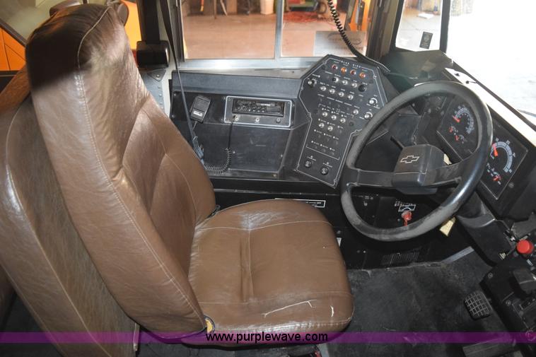image for item L5810 1998 Chevrolet school bus