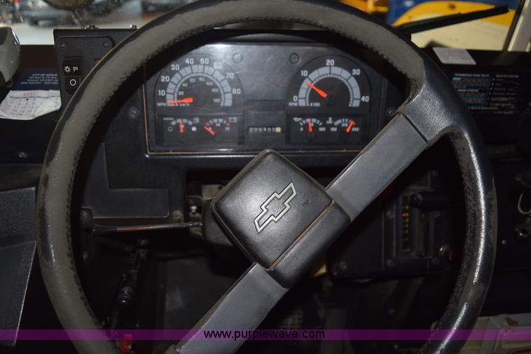 image for item L5810 1998 Chevrolet school bus