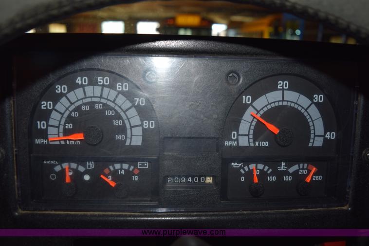 image for item L5810 1998 Chevrolet school bus