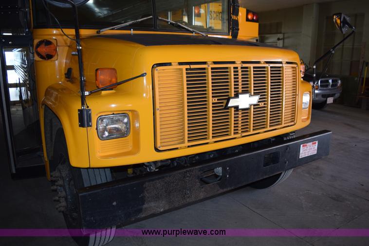 image for item L5810 1998 Chevrolet school bus