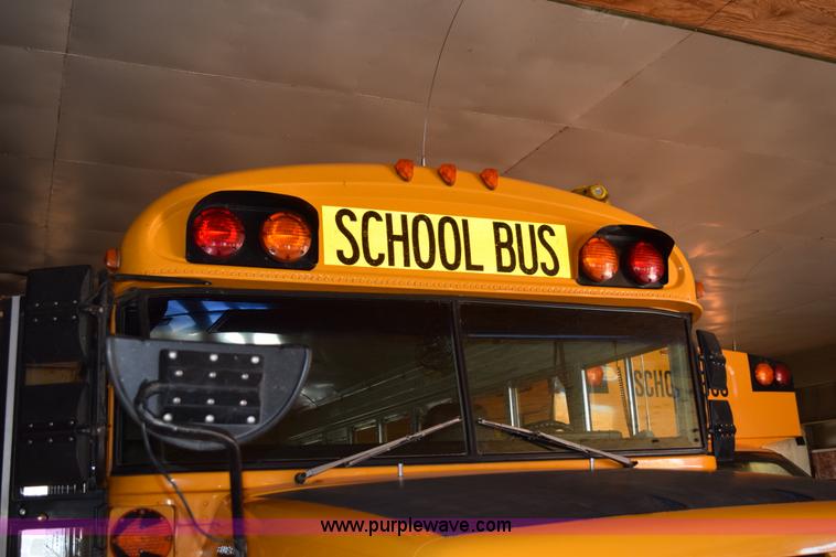 image for item L5810 1998 Chevrolet school bus