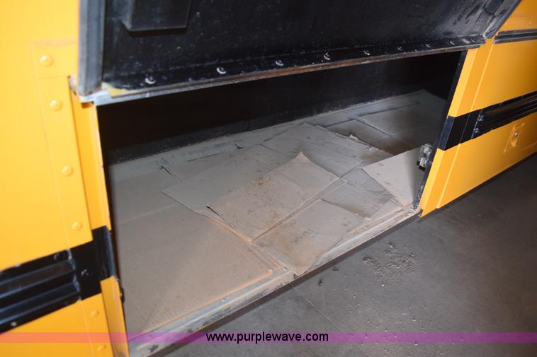 image for item L5810 1998 Chevrolet school bus