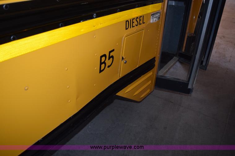 image for item L5810 1998 Chevrolet school bus