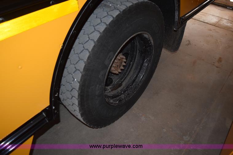 image for item L5810 1998 Chevrolet school bus