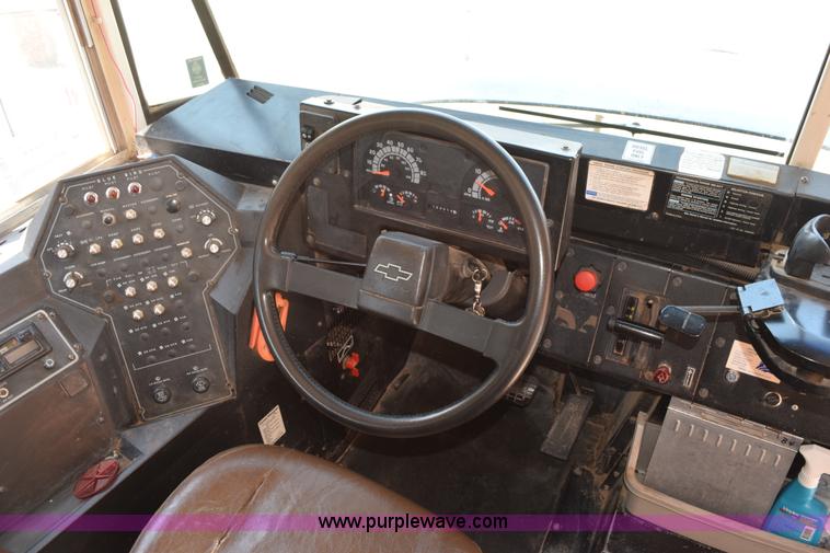 image for item L5811 1997 Chevrolet B7 school bus