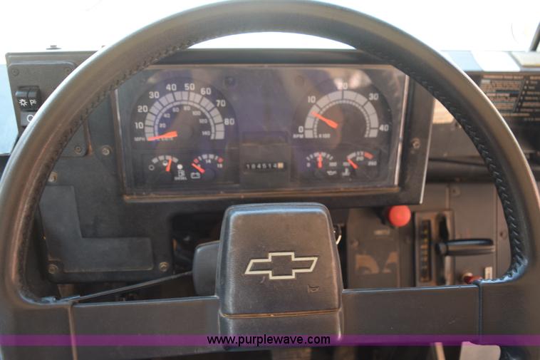 image for item L5811 1997 Chevrolet B7 school bus