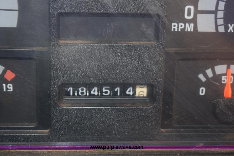 image for item L5811 1997 Chevrolet B7 school bus