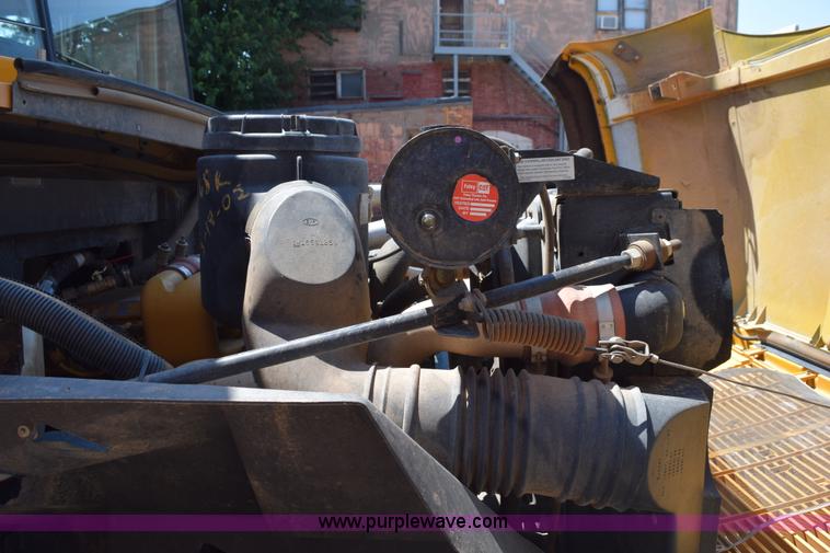 image for item L5811 1997 Chevrolet B7 school bus