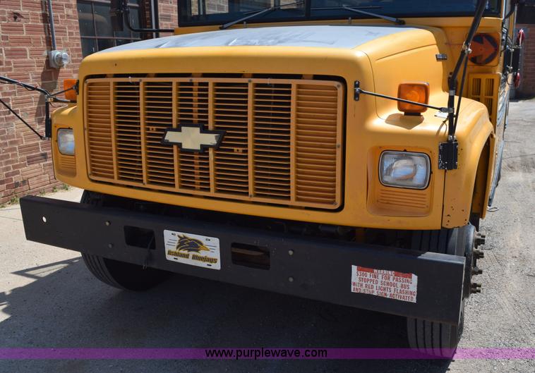 image for item L5811 1997 Chevrolet B7 school bus
