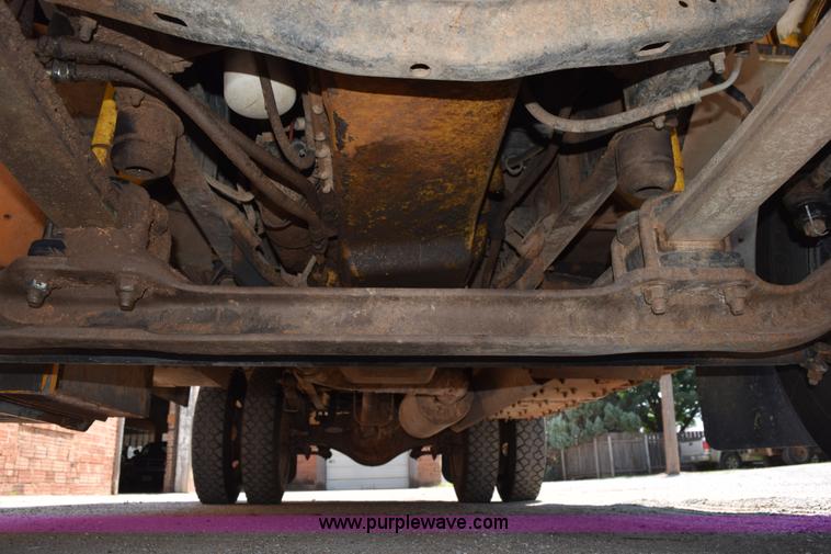 image for item L5811 1997 Chevrolet B7 school bus