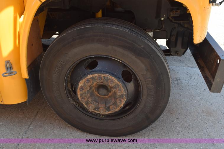 image for item L5811 1997 Chevrolet B7 school bus