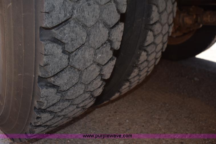 image for item L5811 1997 Chevrolet B7 school bus