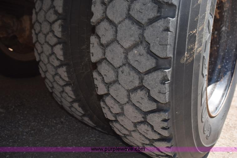 image for item L5811 1997 Chevrolet B7 school bus