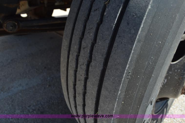 image for item L5811 1997 Chevrolet B7 school bus