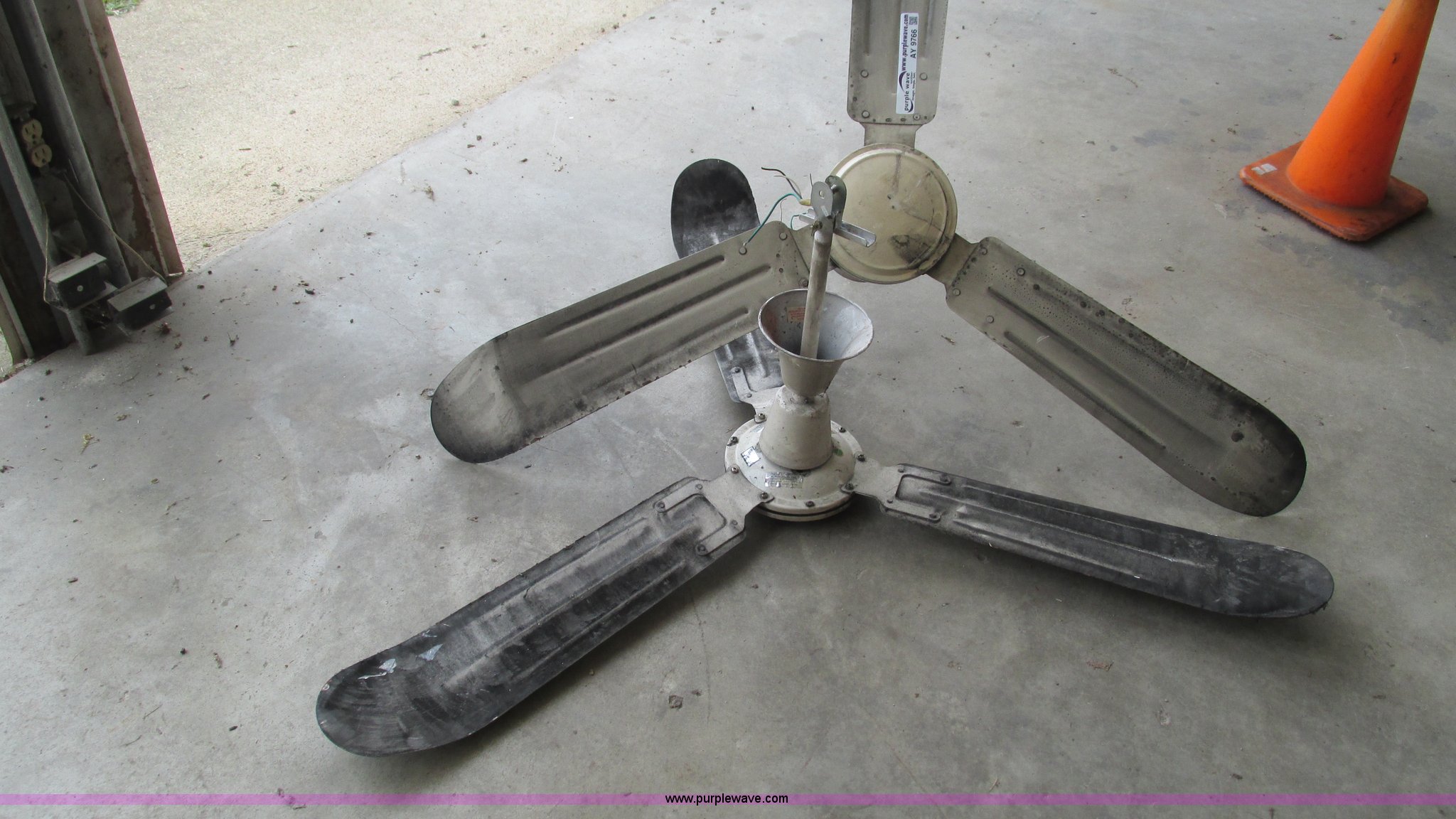 (2) 52" ceiling fans in Kissee Mills, MO Item AY9766 sold Purple Wave