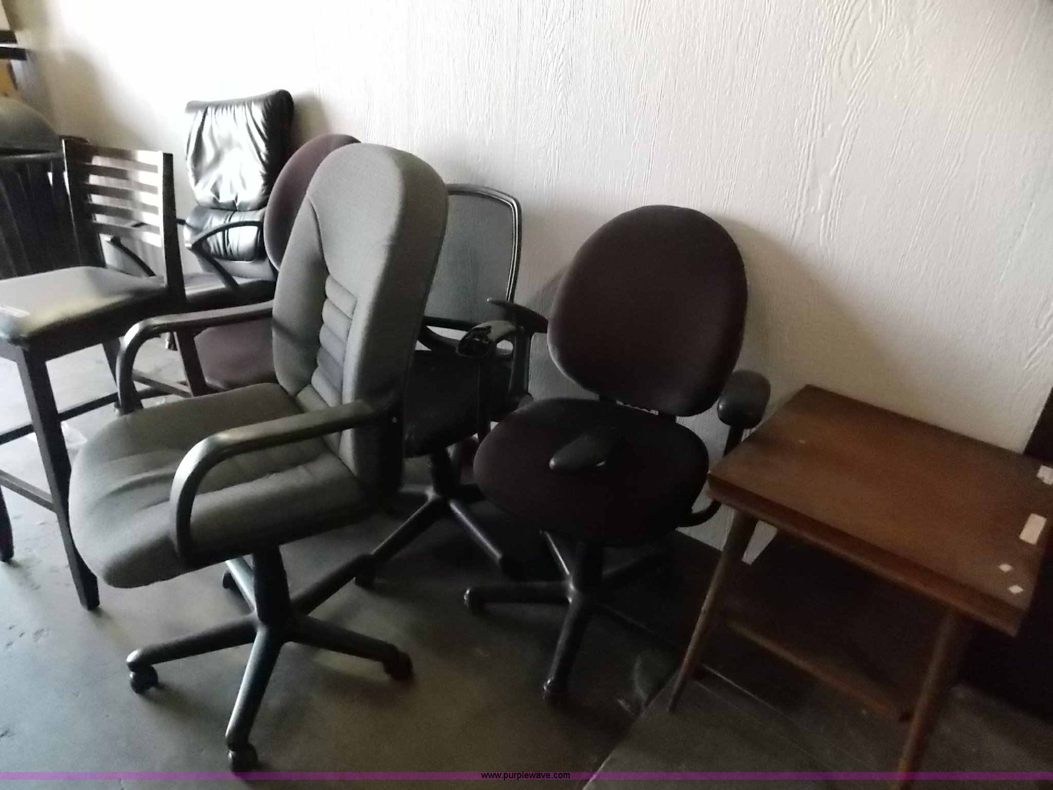 Assorted office furniture in Manhattan, KS Item BT9212 sold Purple Wave