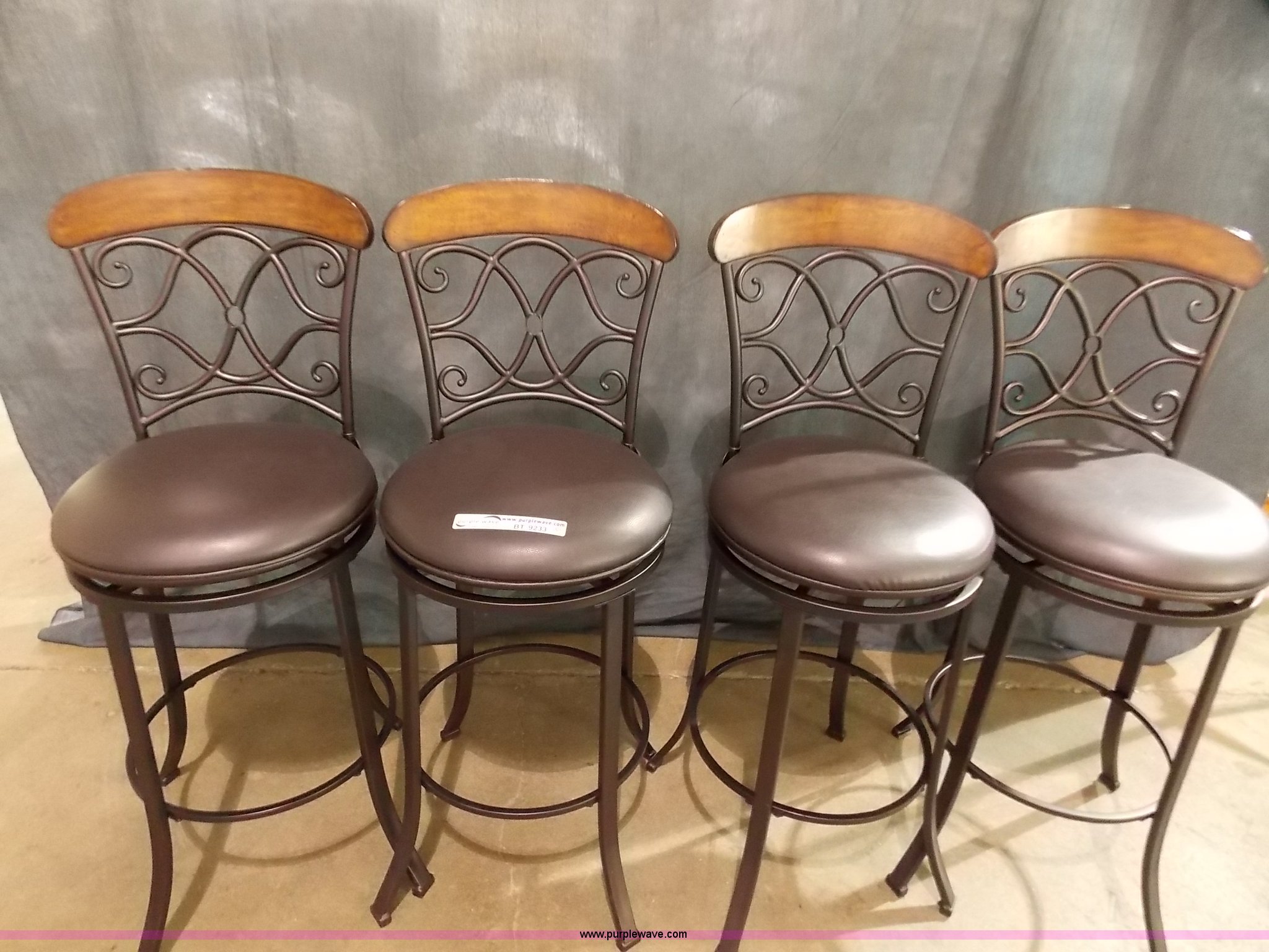 (4) bar stools in Manhattan, KS Item BT9233 sold Purple Wave