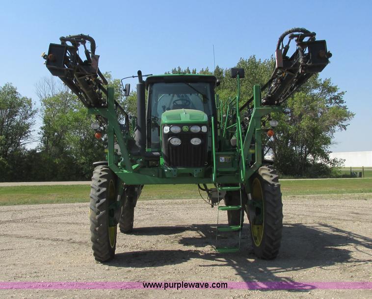 image for item A8853 2012 John Deere 4830 self-propelled sprayer