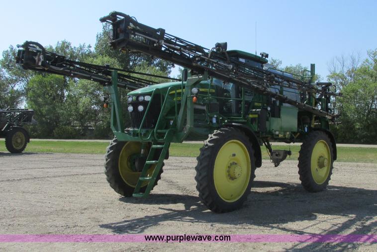 image for item A8853 2012 John Deere 4830 self-propelled sprayer
