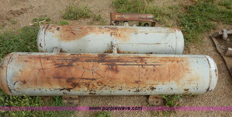 image for item BH9970 Dual propane tank unit