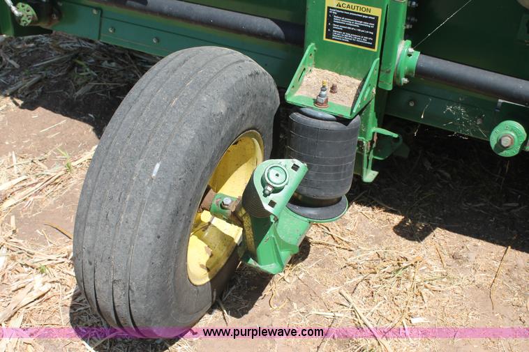 image for item J1453 John Deere 936 draper head