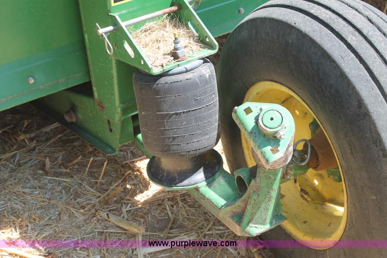 image for item J1453 John Deere 936 draper head
