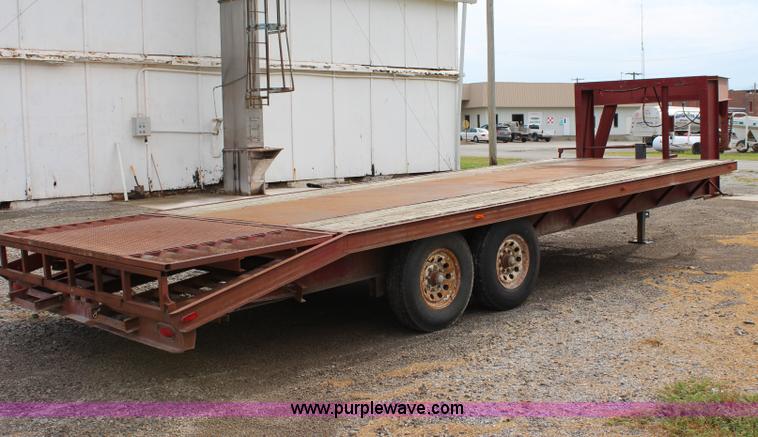 image for item J3620 1992 Titan equipment trailer
