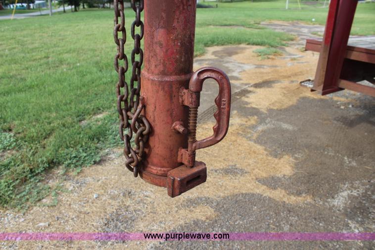 image for item J3620 1992 Titan equipment trailer