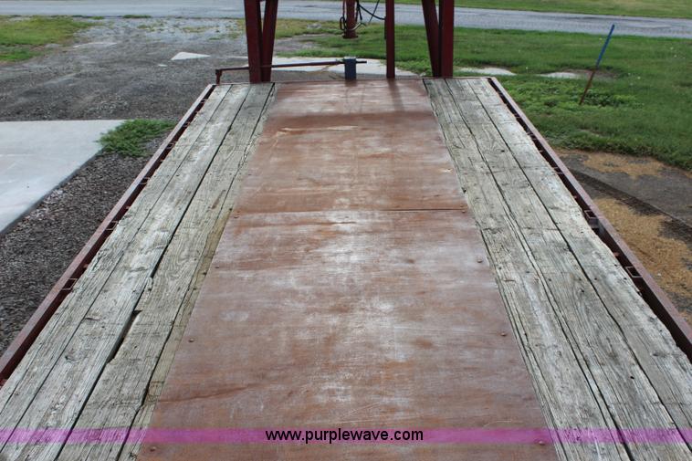 image for item J3620 1992 Titan equipment trailer