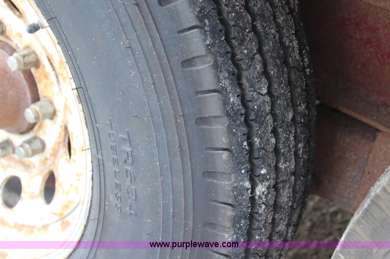 image for item J3620 1992 Titan equipment trailer