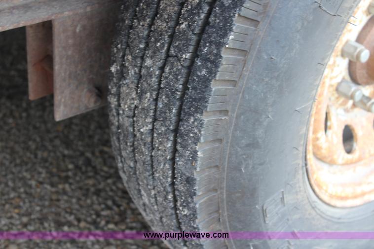 image for item J3620 1992 Titan equipment trailer