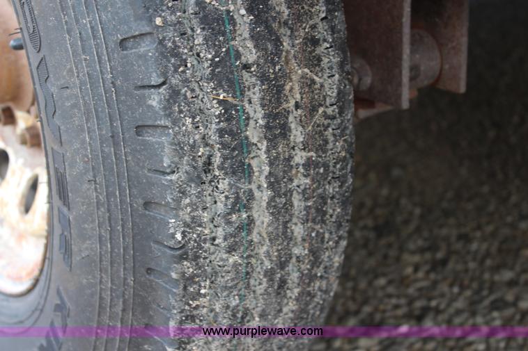 image for item J3620 1992 Titan equipment trailer