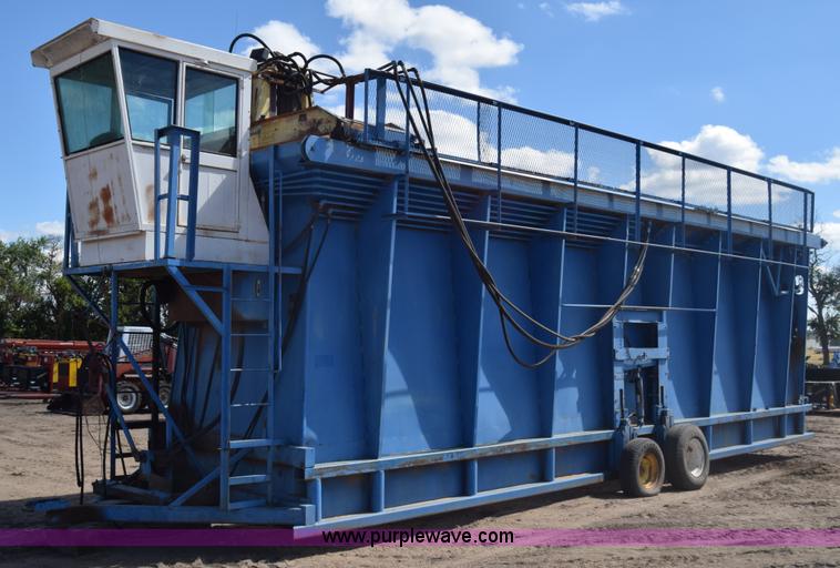 image for item J7818 John Blue M-1532 cotton module builder