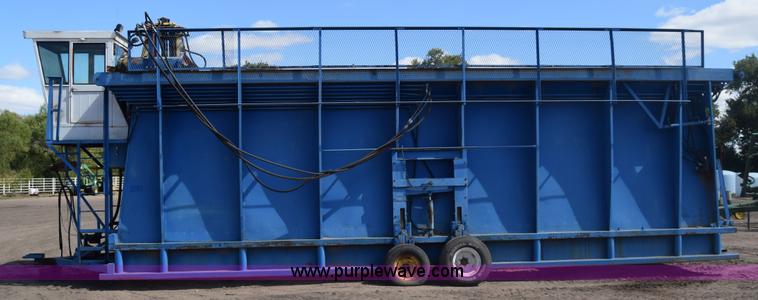 image for item J7818 John Blue M-1532 cotton module builder