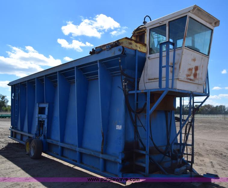 image for item J7818 John Blue M-1532 cotton module builder