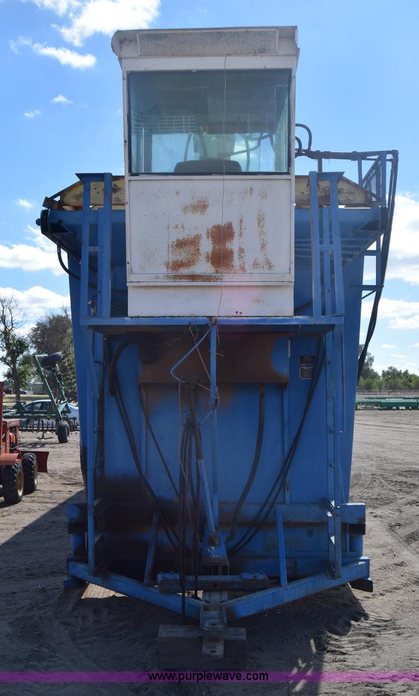 image for item J7818 John Blue M-1532 cotton module builder