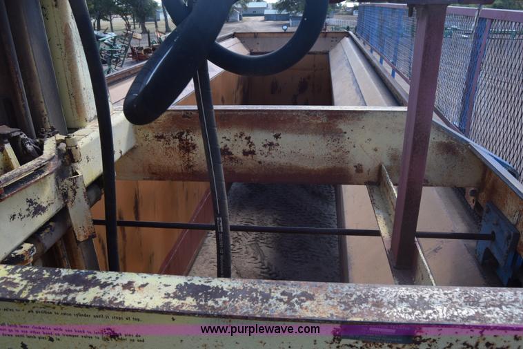 image for item J7818 John Blue M-1532 cotton module builder