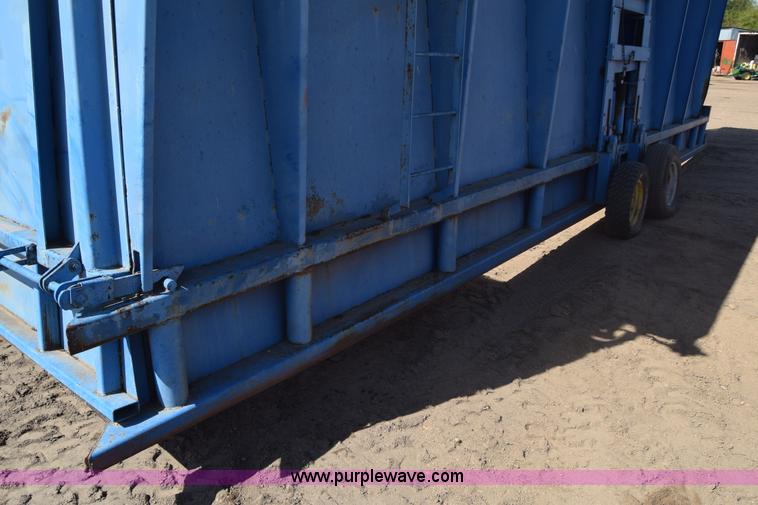 image for item J7818 John Blue M-1532 cotton module builder