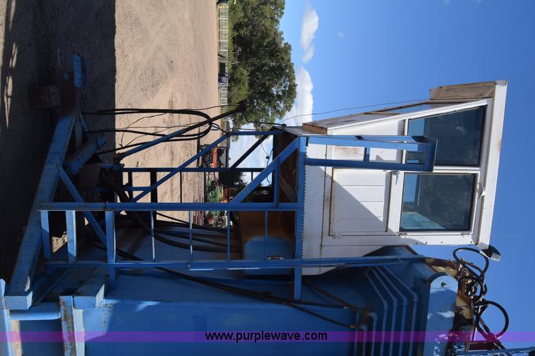 image for item J7818 John Blue M-1532 cotton module builder