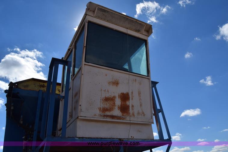 image for item J7818 John Blue M-1532 cotton module builder