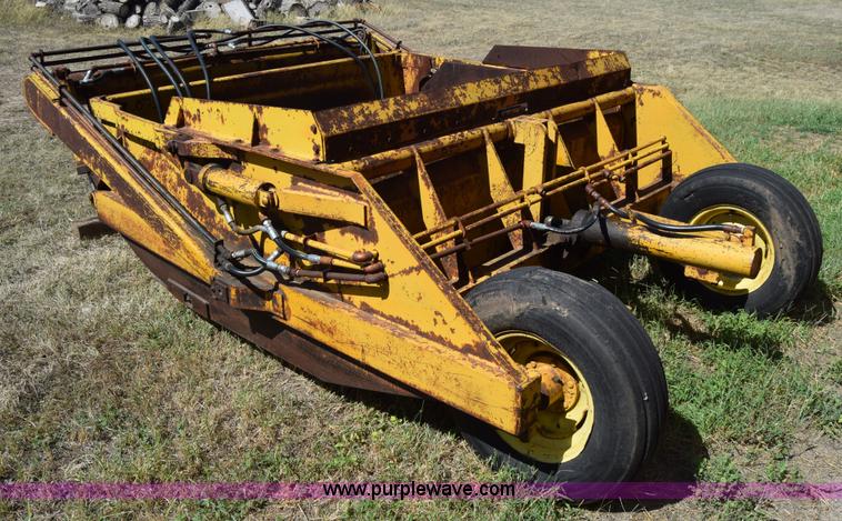 image for item J8062 Soilmover 425 pull scraper