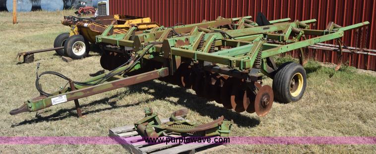 image for item J8063 John Deere 712 chisel plow