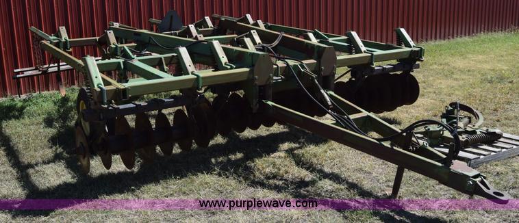 image for item J8063 John Deere 712 chisel plow